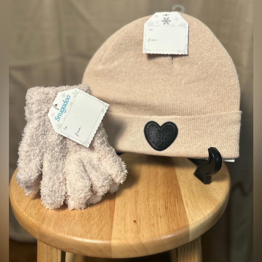 Snugadoo Children’s Winter Beanie and Fuzzy Gloves Set Cream w/ Heart NW…​
